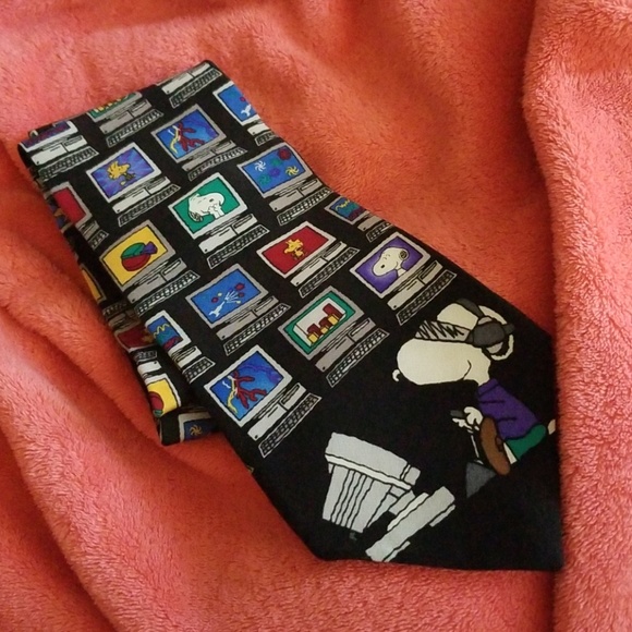 Snoopy Tie - Picture 2 of 4